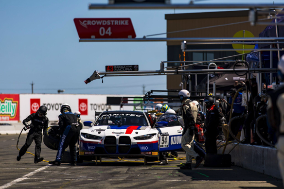 M3 GT3 on air jacks during pit stop